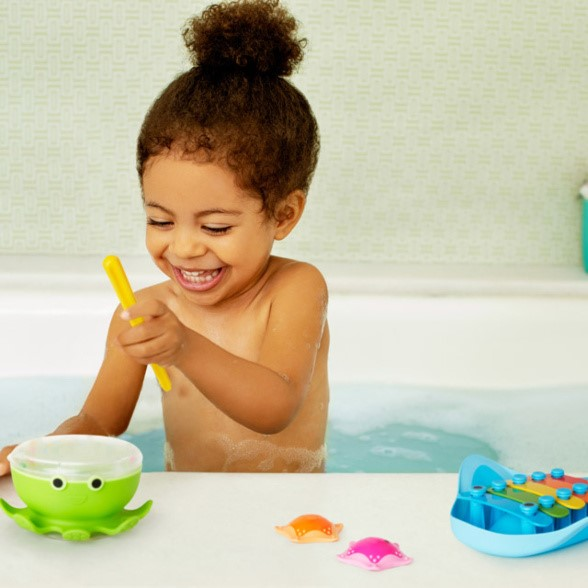 Munchkin Bath Beats™ Musical Bath Toy Gift Set- Lifestyle in use