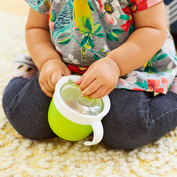 Munchkin Click and Lock Deluxe Snack Catcher – Green