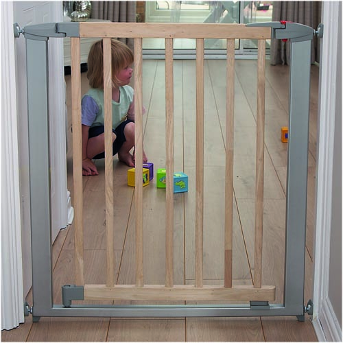 Clippasafe Swing Shut Extendable Gate – 73cm – 95.5cm – Wood and Metal